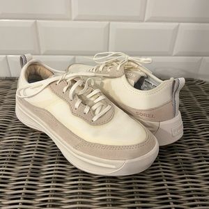 SOREL PLATFORM WOMENS SNEAKER SIZE 5.5 fits like 6